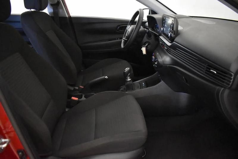 Usado Hyundai i20 100 CV (73 kW) 2025 Granate Utilitario