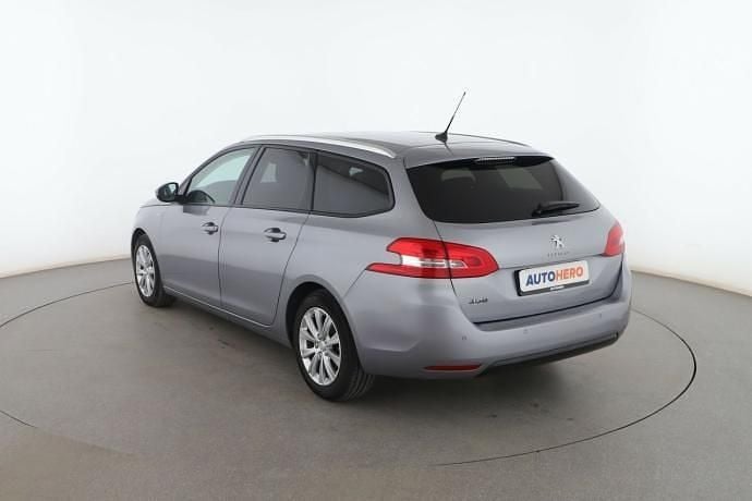 Usado Peugeot 308 Style 130 CV (95 kW) 2019 Gris Familiar