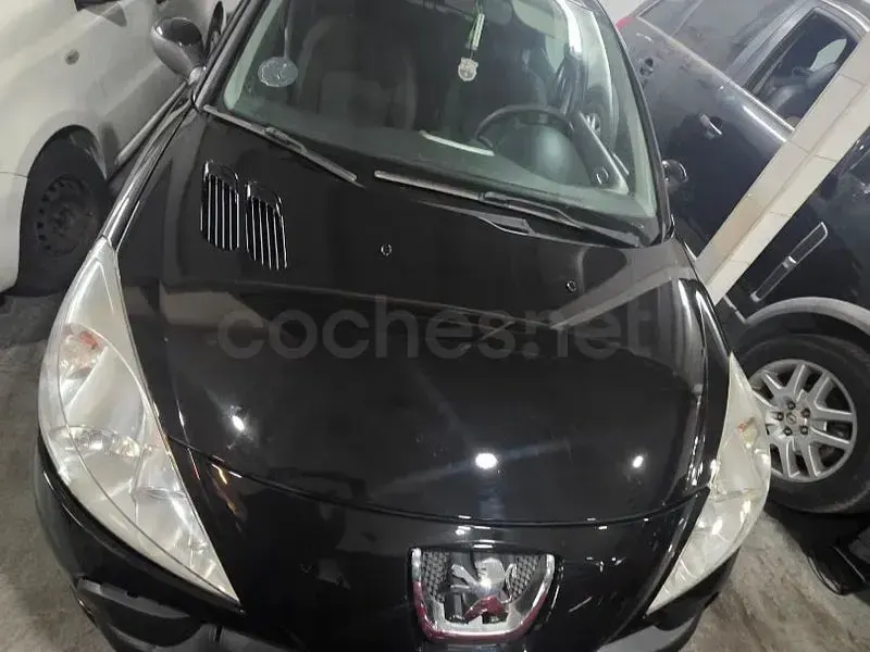 Usado Peugeot 206+ 70 CV (51 kW) 2010 Negro Utilitario