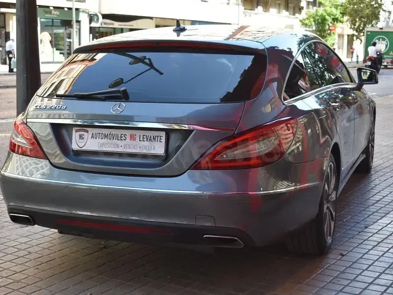 Usado Mercedes CLS250 Shooting Brake 204 CV (150 kW) 2017 Gris / plata Familiar