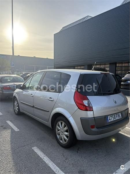 Usado Renault Scénic II 105 CV (77 kW) 2007 Gris / plata Monovolumen