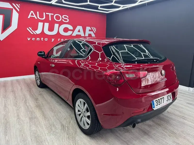 Usado Alfa Romeo Giulietta Distinctive 105 CV (77 kW) 2015 Granate Utilitario