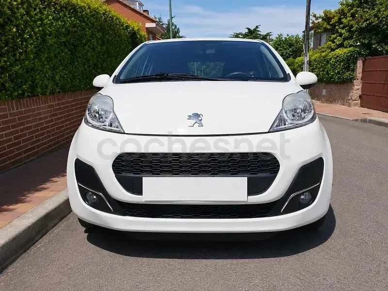 Usado Peugeot 107 Active 68 CV (50 kW) 2013 Blanco Utilitario
