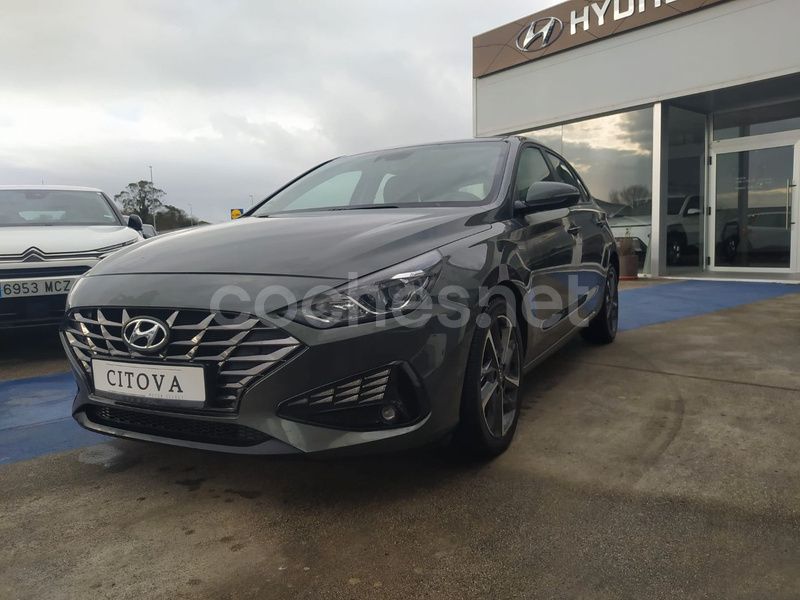 Gris / plata Usado 2022 Hyundai i30 Berlina | 18.500 € (Precio justo) - Imagen 1/4