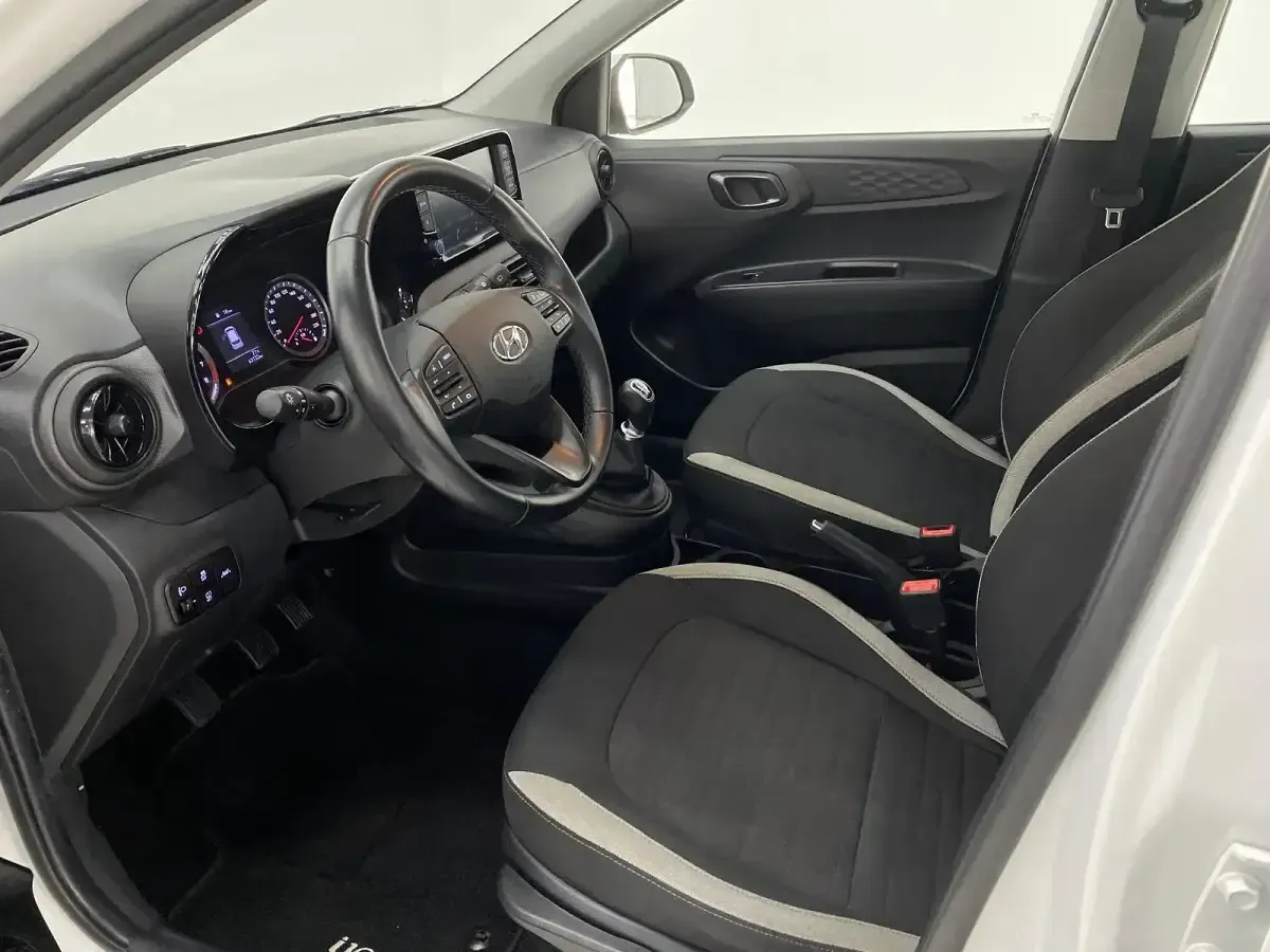 Usado Hyundai i10 67 CV (49 kW) 2022 Blanco Utilitario