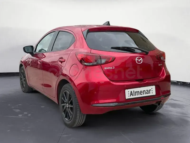 Usado Mazda 2 Homura-Line 90 CV (66 kW) 2024 Rojo Utilitario