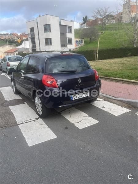 Usado Renault Clio II Rip Curl 85 CV (62 kW) 2008 Violeta / lila Berlina