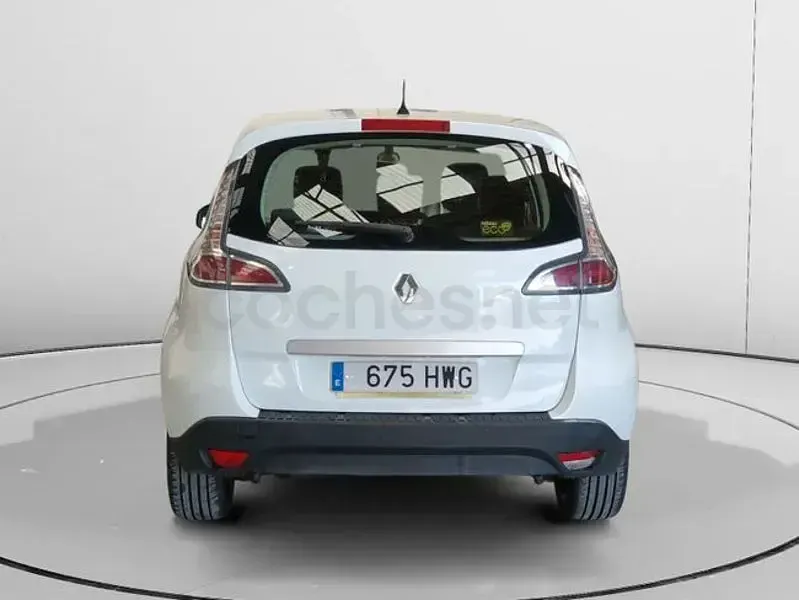 Usado Renault Scénic Expression 115 CV (84 kW) 2014 Blanco Monovolumen
