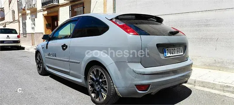 Usado Ford Focus Sport 136 CV (100 kW) 2007 Gris / plata Berlina