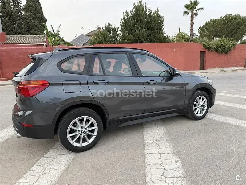 Usado BMW X1 Comfort Edition 150 CV (110 kW) 2022 Gris / plata SUV