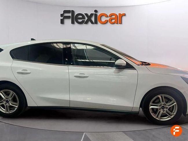 Usado Ford Focus ST-Line 125 CV (91 kW) 2021 Blanco Berlina