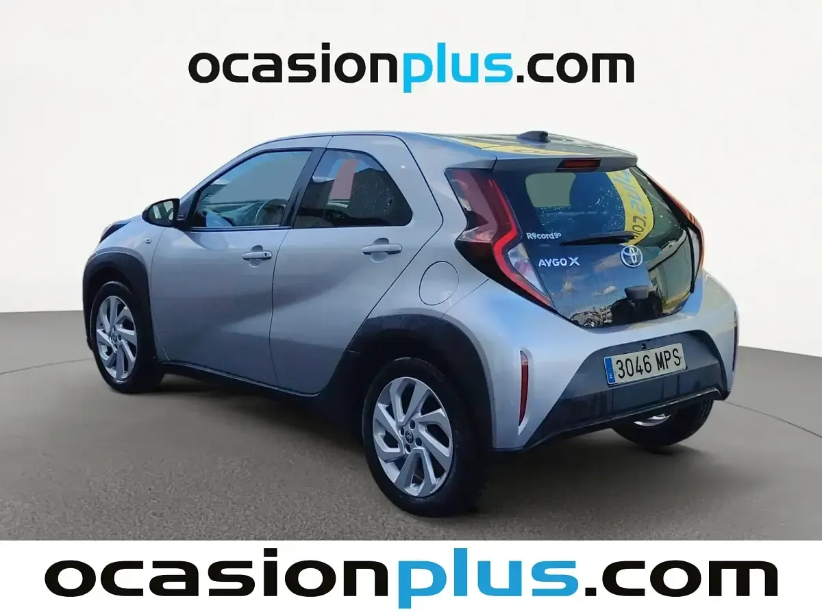 Begagnad Toyota Aygo X Play 72 HK (52 kW) 2024 Grå SUV