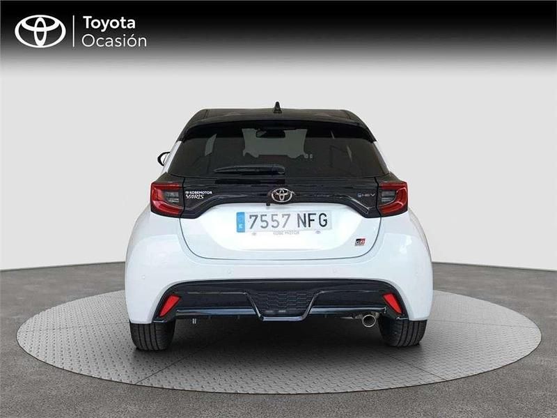 Usado Toyota Yaris Hybrid Plus 131 CV (96 kW) 2025 Monovolumen