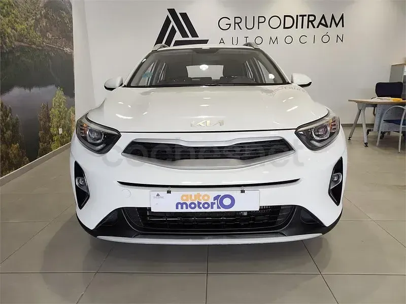 Usado Kia Stonic 100 CV (73 kW) 2022 Blanco SUV