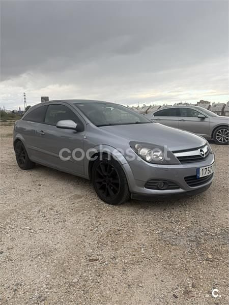 Usado Opel Astra GTC Sport 120 CV (88 kW) 2005 Gris / plata Berlina