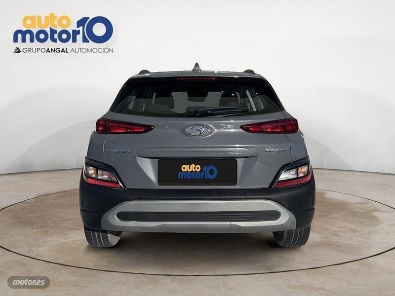 Usado Hyundai Kona 120 CV (88 kW) 2021 Gris / plata SUV
