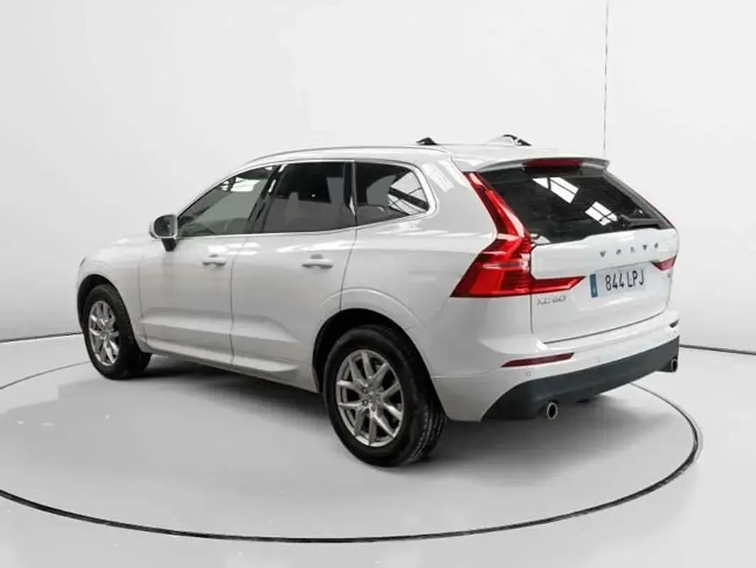 Usado Volvo XC60 Momentum 197 CV (144 kW) 2021 Blanco SUV