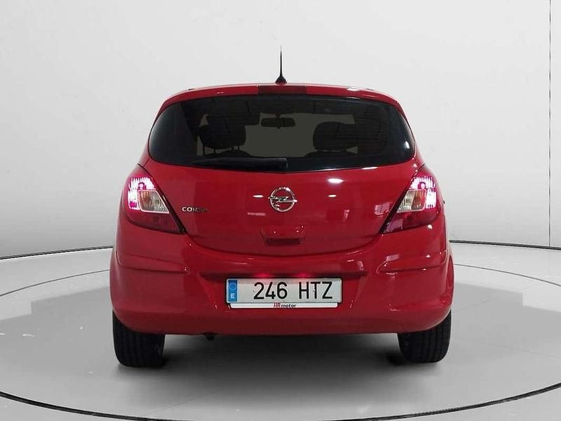 Usado Opel Corsa Selective 90 CV (66 kW) 2013 Rojo Utilitario