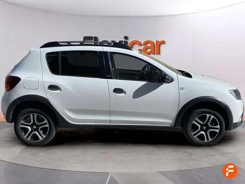 Usado Dacia Sandero Comfort 95 CV (69 kW) 2018 Blanco Berlina