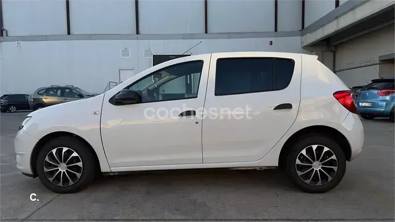 Usado Dacia Sandero Ambiance 75 CV (55 kW) 2015 Blanco Berlina