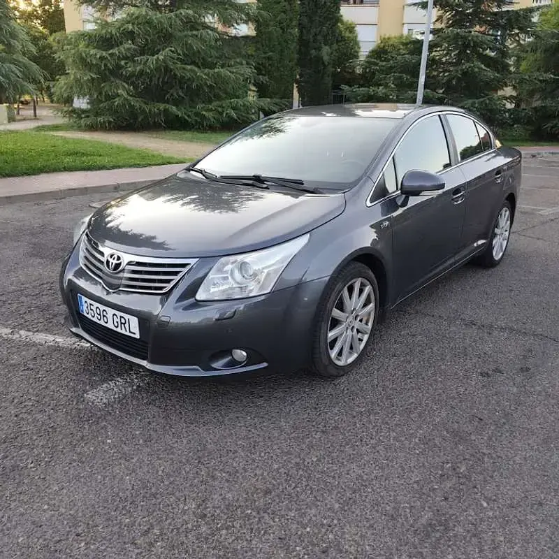 Usado Toyota Avensis Advance 150 CV (110 kW) 2009 Gris Berlina