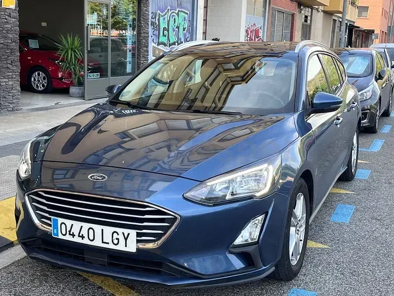Usado Ford Focus Trend 120 CV (88 kW) 2020 Azul Familiar