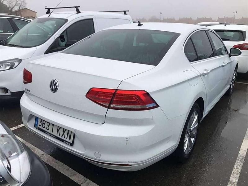 Blanco Usado 2019 VW Passat Advance Berlina | 18.990 € (Precio justo) - Imagen 1/4