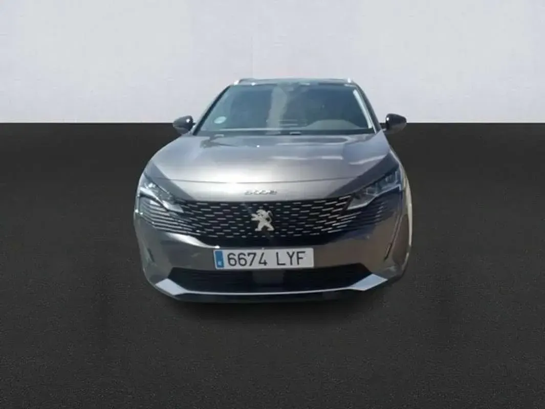Usado Peugeot 5008 Allure 131 CV (96 kW) 2022 Gris / plata SUV