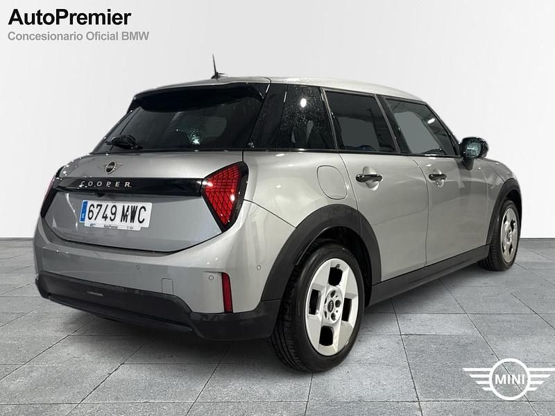Usado Mini Cooper Essential 156 CV (114 kW) 2024 Plateado Utilitario