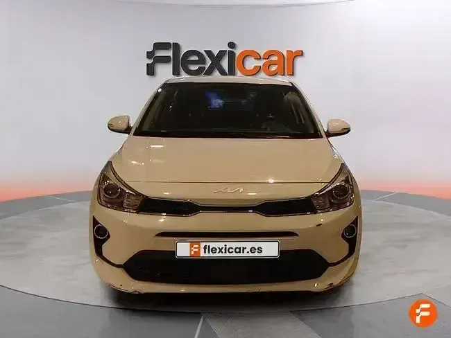 Usado Kia Rio 100 CV (73 kW) 2023 Blanco Berlina