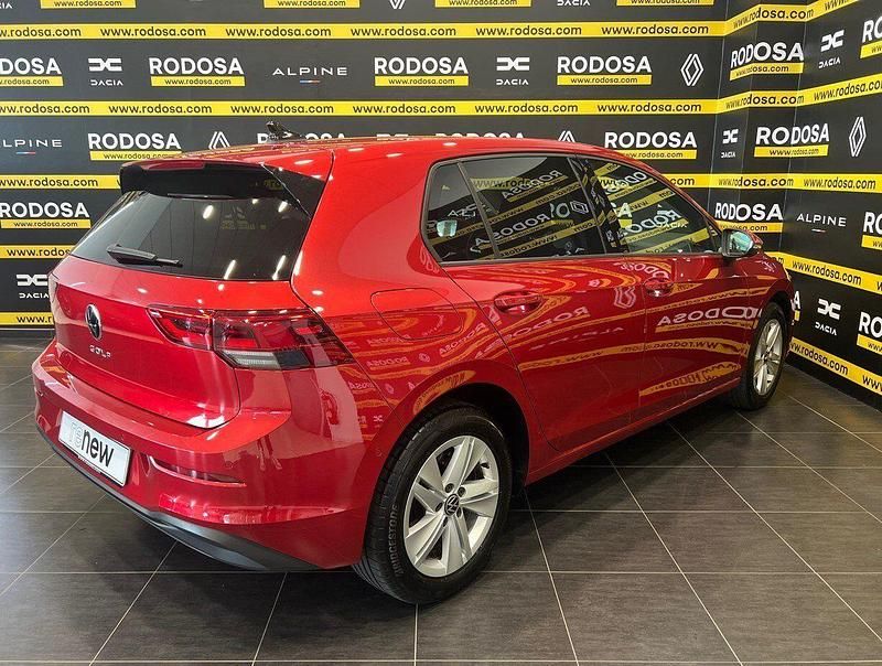 Usado VW Golf VIII Life 110 CV (80 kW) 2021 Rojo Berlina