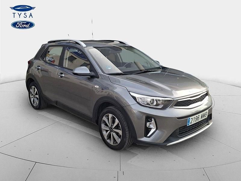 Usado Kia Stonic 84 CV (61 kW) 2023 Gris SUV