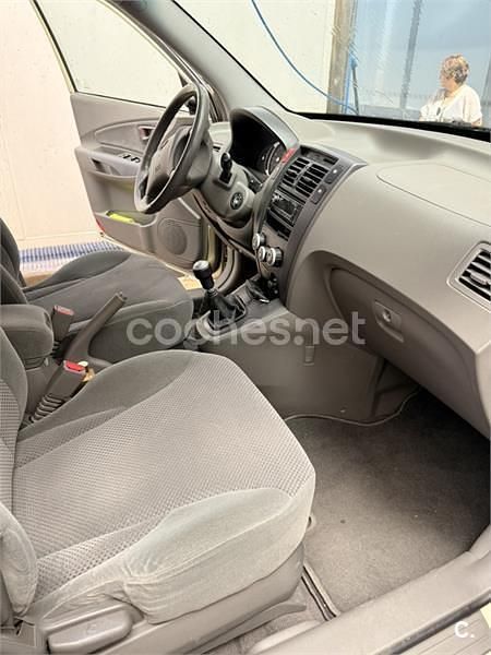 Usado Hyundai Tucson Comfort 141 CV (103 kW) 2005 Verde SUV