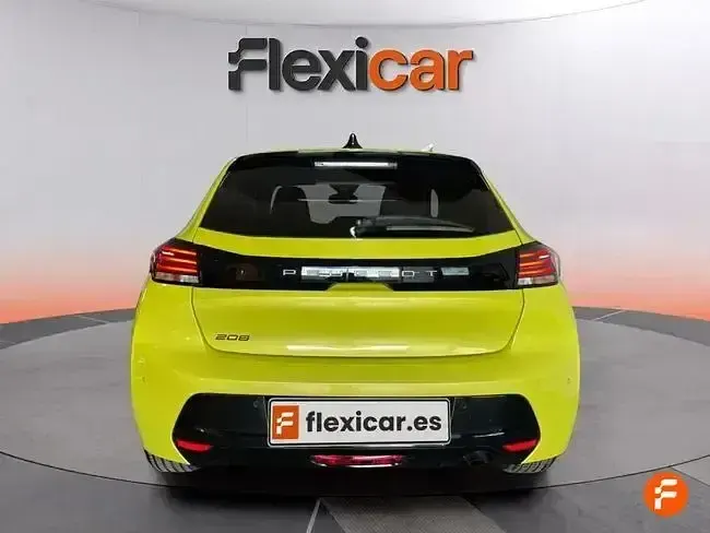 Usado Peugeot 208 Allure 100 CV (73 kW) 2025 Amarillo Utilitario