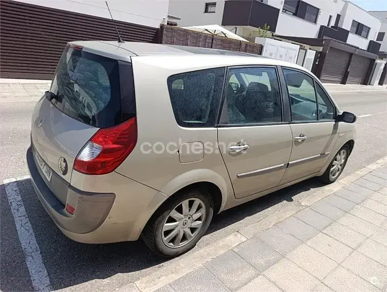 Usado Renault Grand Scénic II Dynamique 130 CV (95 kW) 2007 Beige Monovolumen
