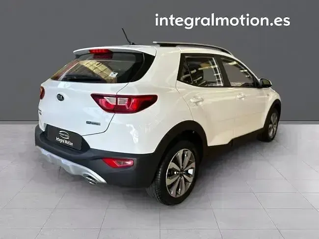 Usado Kia Stonic 100 CV (73 kW) 2022 Blanco SUV