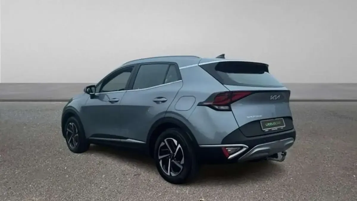 Usado Kia Sportage 137 CV (100 kW) 2023 Gris SUV