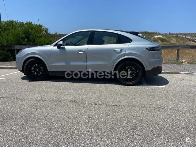 Usado Porsche Cayenne E-Hybrid Coupe 462 CV (339 kW) 2021 Gris / plata SUV
