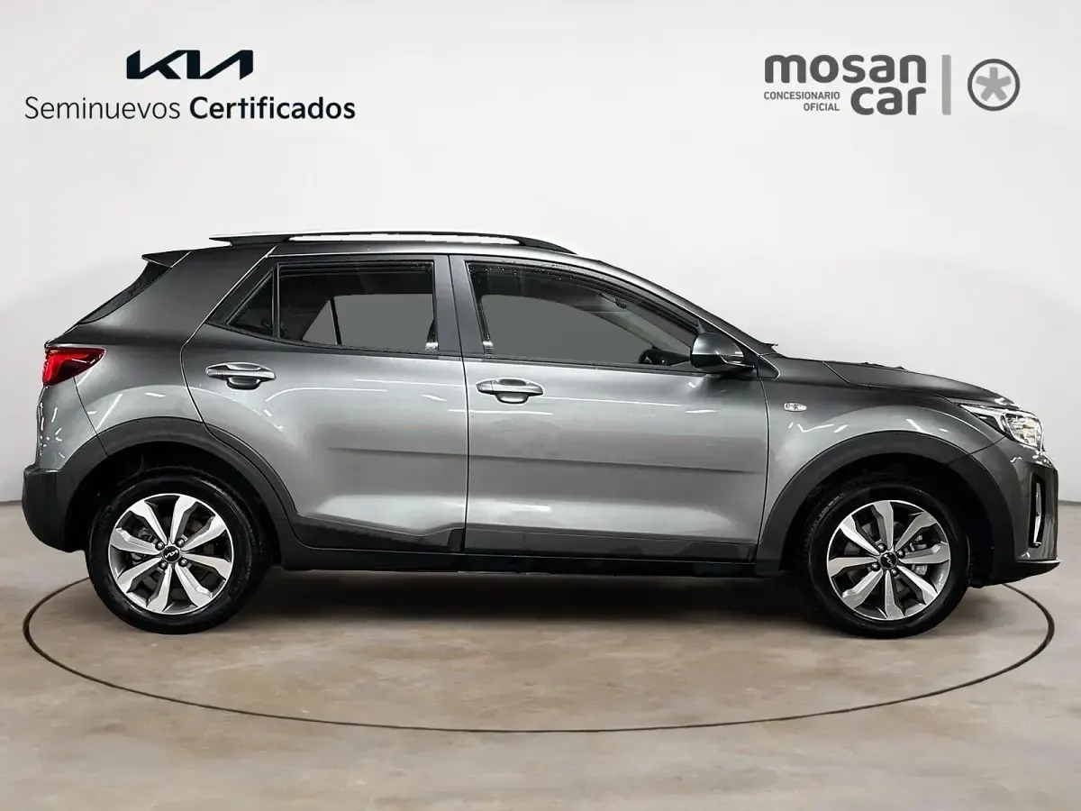 Usado Kia Stonic 100 CV (73 kW) 2025 Gris astro SUV