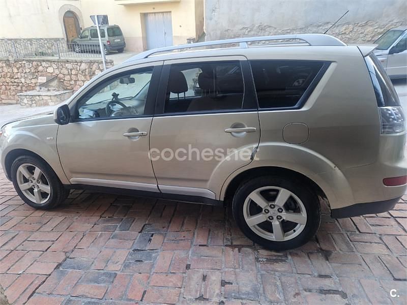 Usado Mitsubishi Outlander 140 CV (102 kW) 2008 Beige SUV