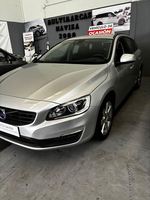 Usado Volvo V60 120 CV (88 kW) 2018 Plata Familiar