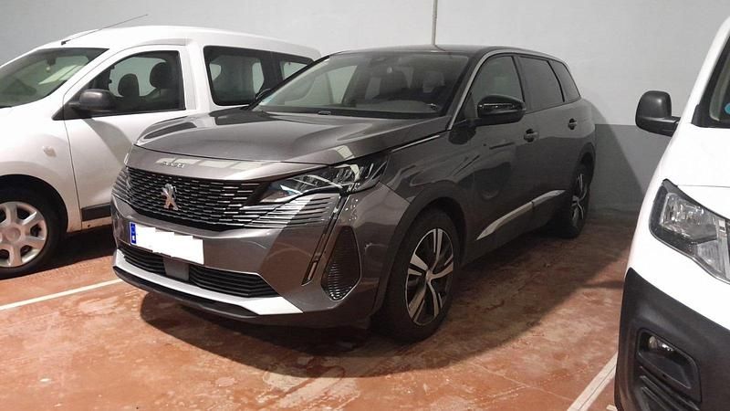 Usado Peugeot 5008 130 CV (95 kW) 2022 Gris SUV