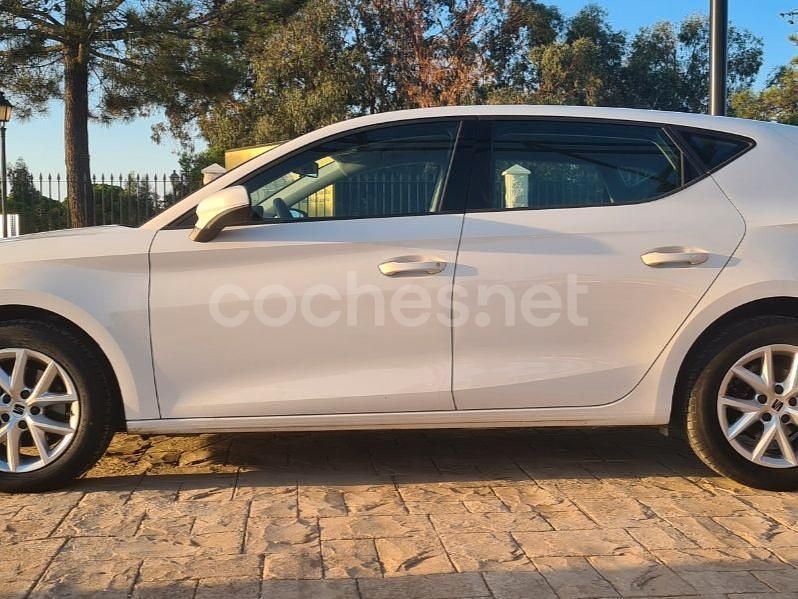 Usado Seat Leon Reference 115 CV (84 kW) 2021 Blanco Berlina
