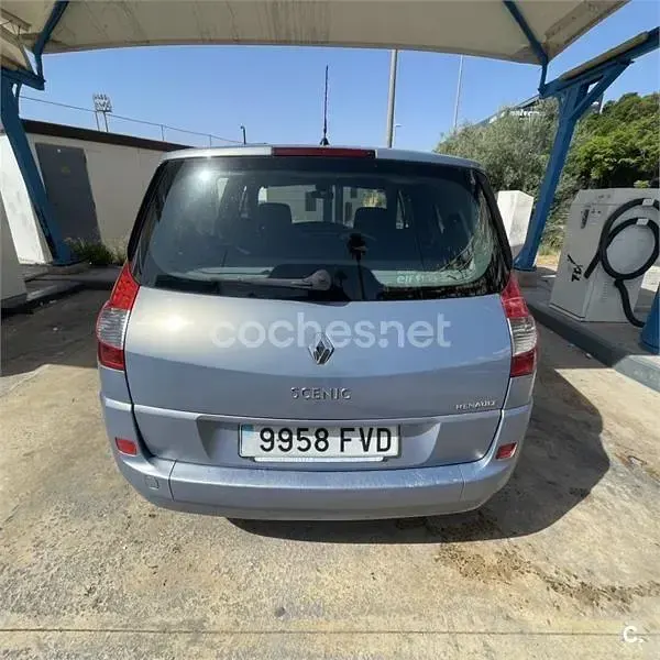 Usado Renault Scénic II Expression 105 CV (77 kW) 2007 Gris / plata Monovolumen