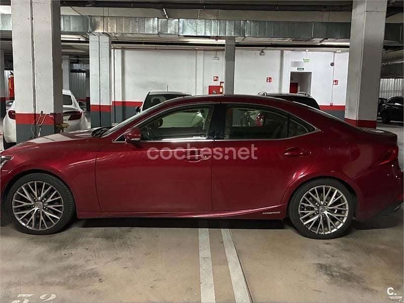 Usado Lexus IS300h Luxury Line 223 CV (164 kW) 2017 Granate Berlina