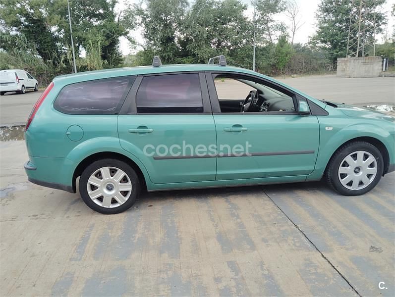Verde Usado 2007 Ford Focus Trend Familiar | 3995 € (Precio justo) - Imagen 1/4
