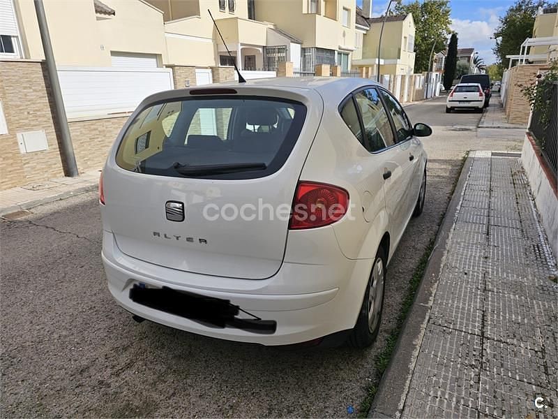 Usado Seat Altea 105 CV (77 kW) 2007 Blanco Monovolumen