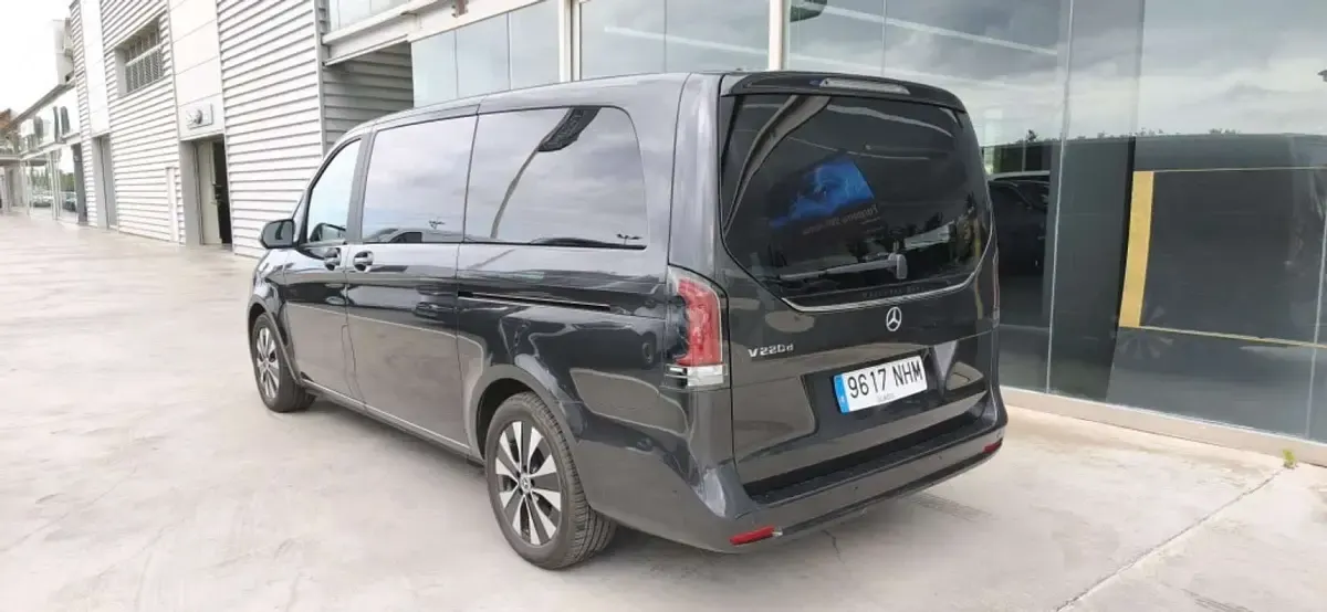 Usado Mercedes V220 163 CV (119 kW) 2025 Gris Monovolumen
