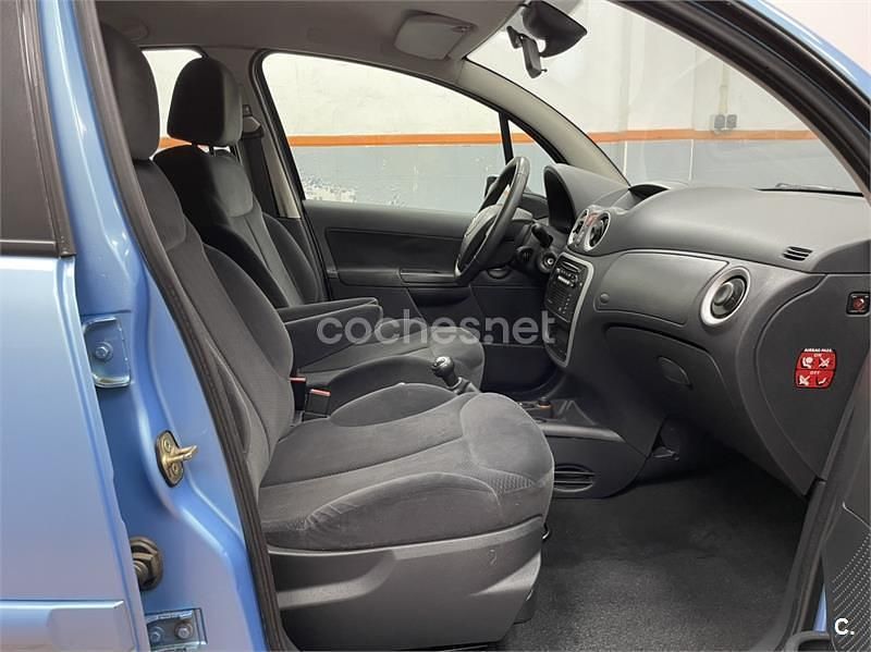 Usado Citroën C3 Exclusive 70 CV (51 kW) 2005 Azul Berlina