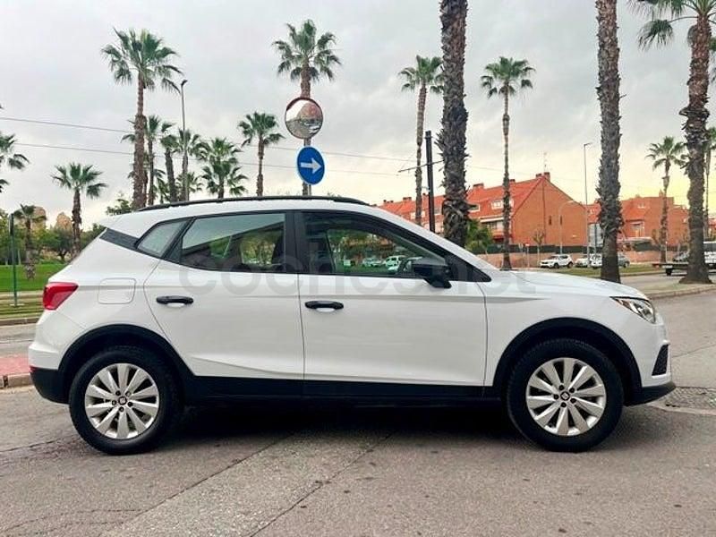 Usado Seat Arona Reference 95 CV (69 kW) 2019 Blanco SUV